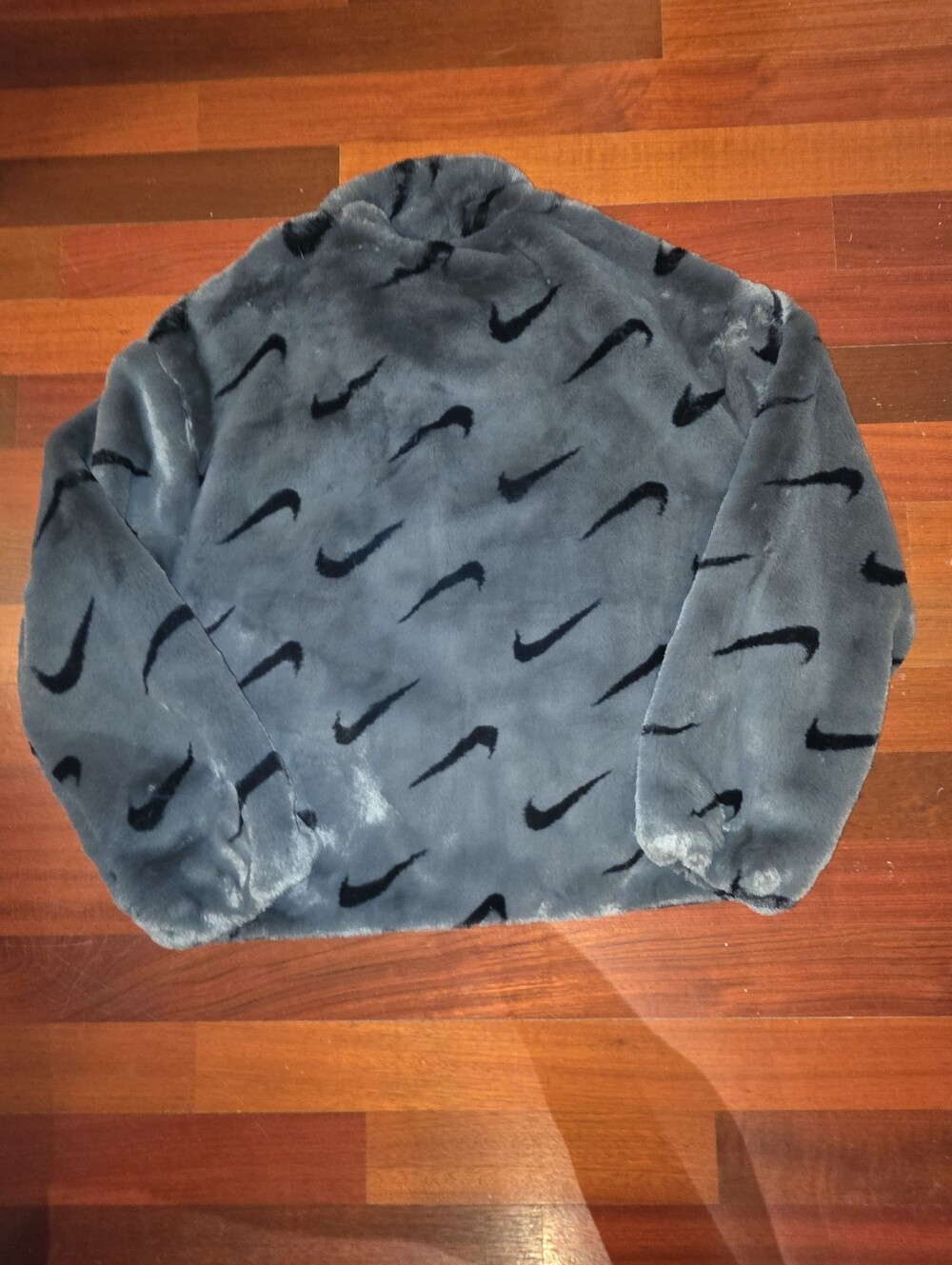 NWOT LADIES NIKE RARE EDITION FAUX FUR JACKET SIZE M